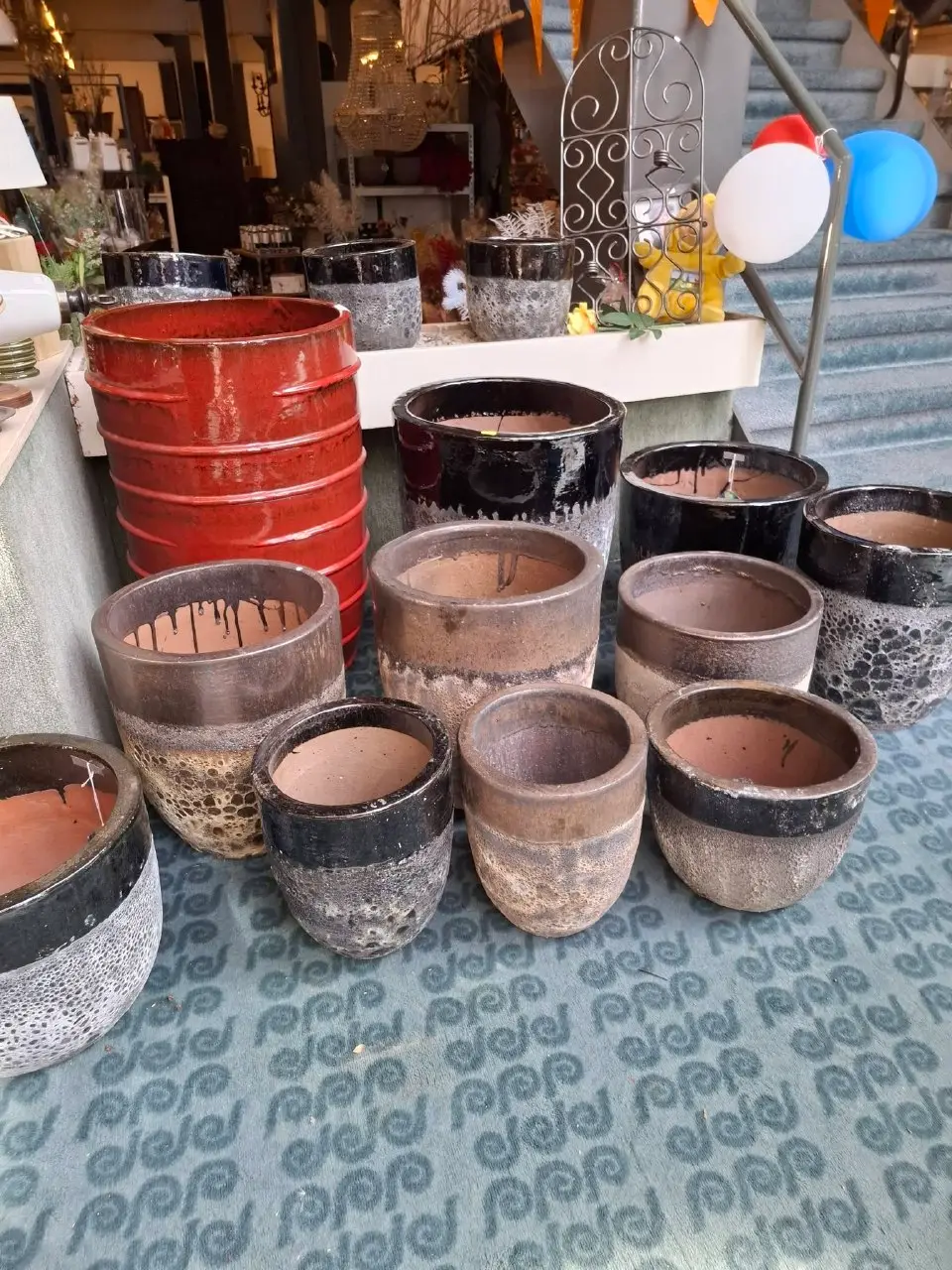 Grote partij tuinpotten, diverse maten en soorten, foto 3 van 4