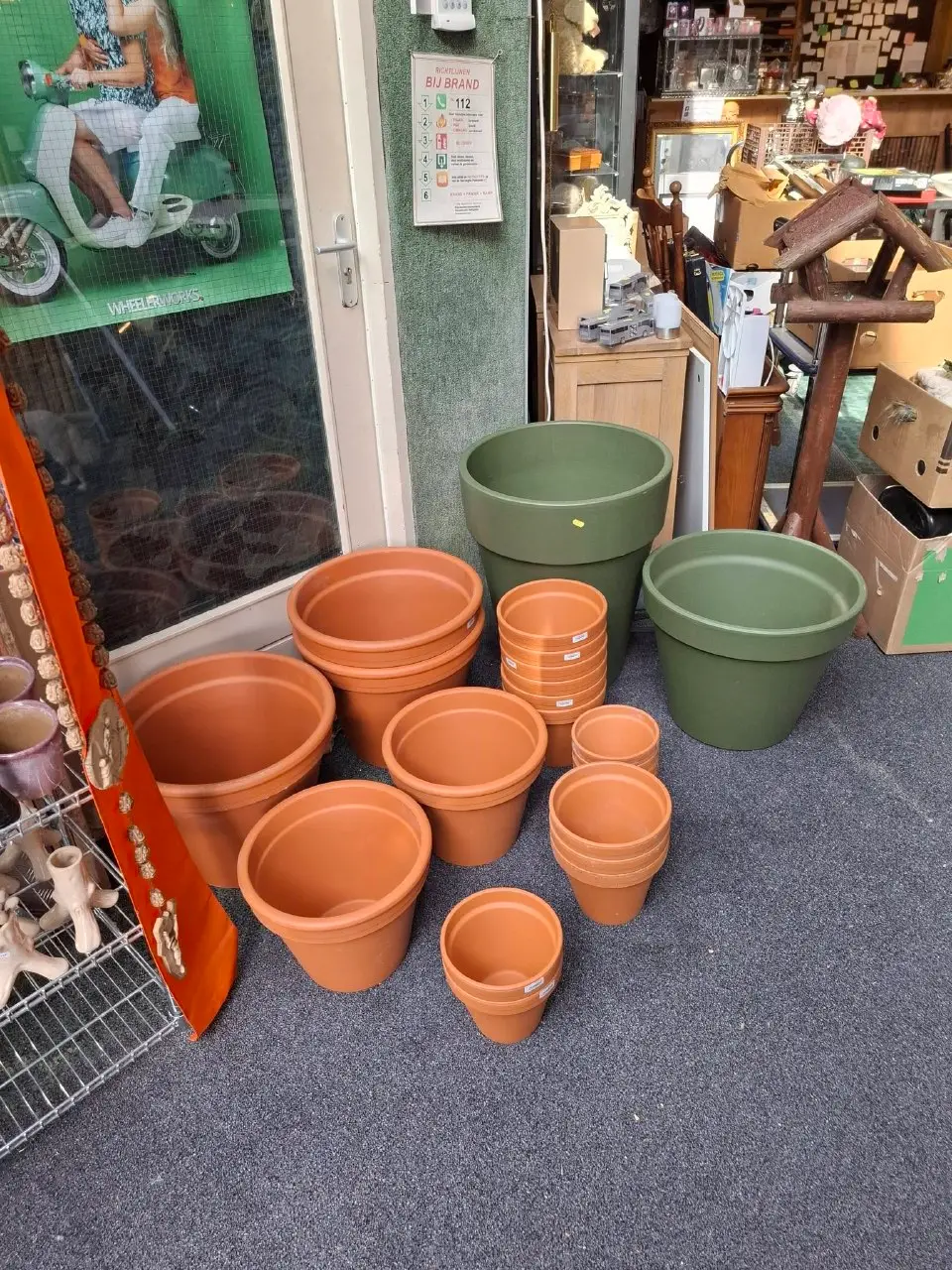 Grote partij tuinpotten, diverse maten en soorten, foto 2 van 4